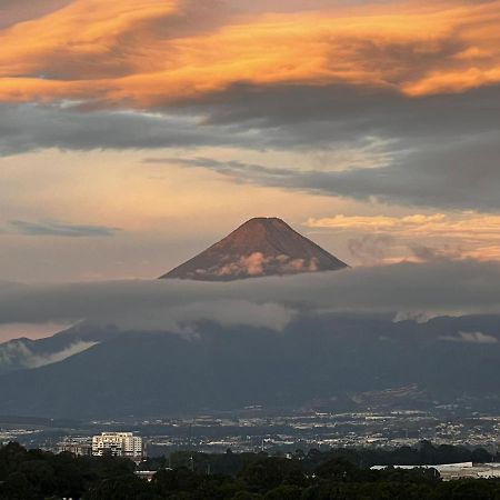 Amazing Aircrafts Views In Front Of Airport Leilighet Guatemala City Eksteriør bilde