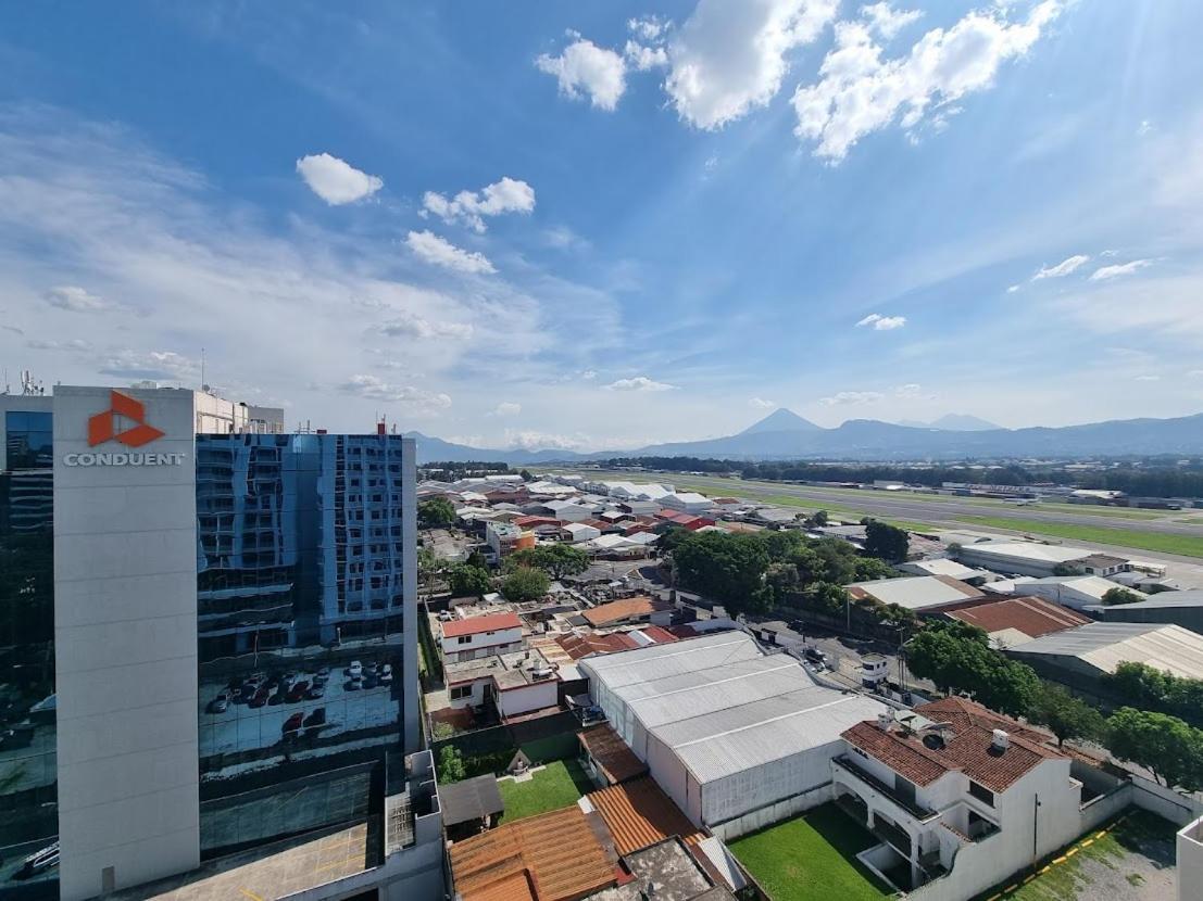 Amazing Aircrafts Views In Front Of Airport Leilighet Guatemala City Eksteriør bilde