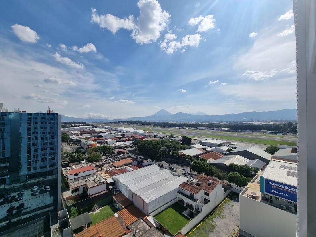 Amazing Aircrafts Views In Front Of Airport Leilighet Guatemala City Eksteriør bilde