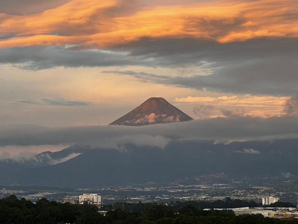 Amazing Aircrafts Views In Front Of Airport Leilighet Guatemala City Eksteriør bilde